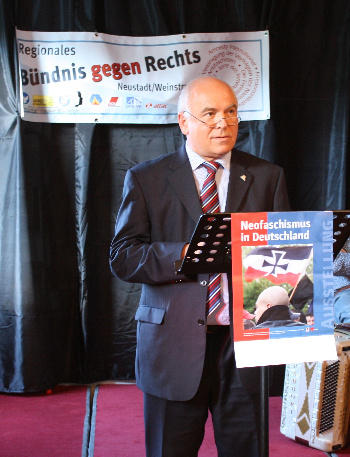 Oberbürgermeister Löffler bei der Ausstellungseröffnung